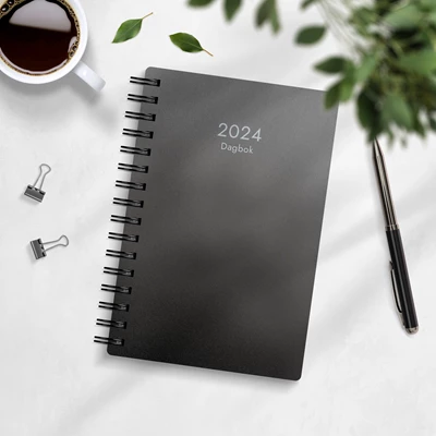 Kalender 2024 Dagbok svart PP-plast